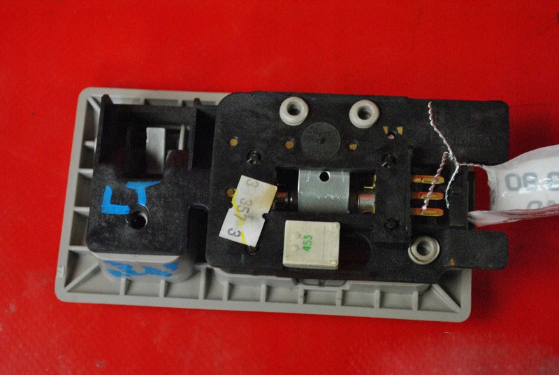 фото №2, Лампа освещение 3 ряд chrysler pacifica 04r