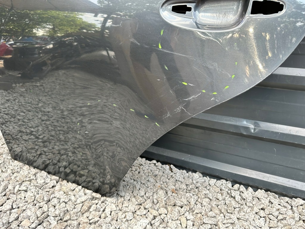 Lexus is 2 2 05-13r дверь левое  задняя левое задняя Недорого