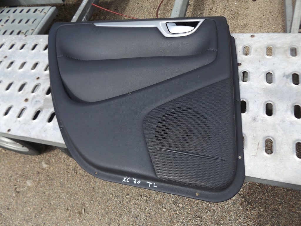 фото №1, Volvo xc70 lift обивка обшивка дверь задняя кожа l