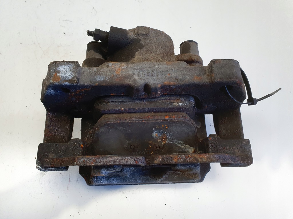 фото №6, Volvo s90 v90 передній супорт гальмівний правий перед пасажира 31665734