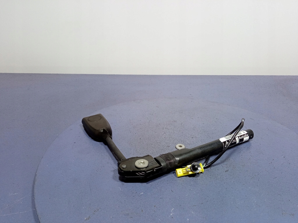 Купить Opel astra j замок поперечина безопасности правый  перед 13367542