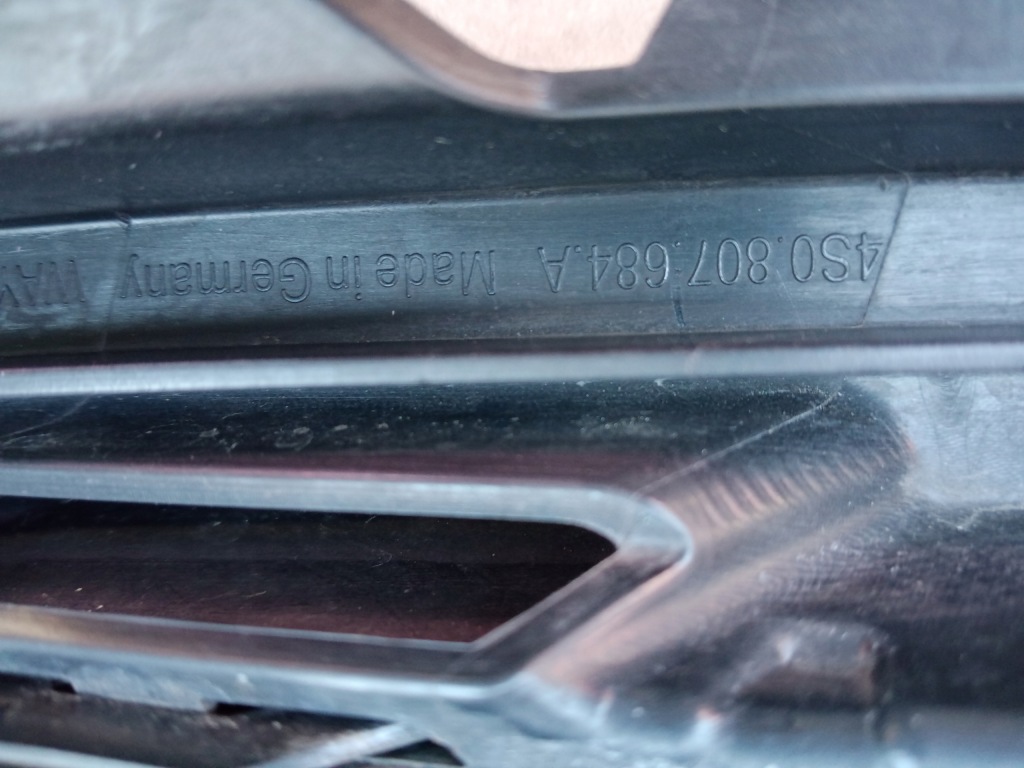 фото №7, Audi r8 правая решётка бампера 4s0807684s