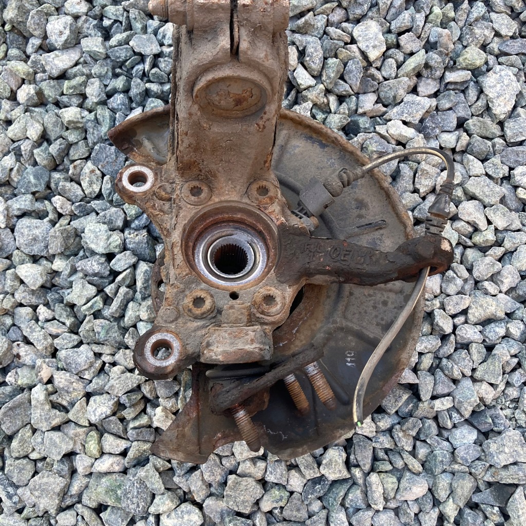 Audi a3 рестайлинг  2011r 2,0 tdi cr 170km cfgb s-line поворотный кулак правая амортизатор с Разборки