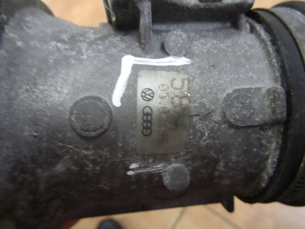 Audi a4 1.8b 98' витратомір труба 037906461 Оригінал