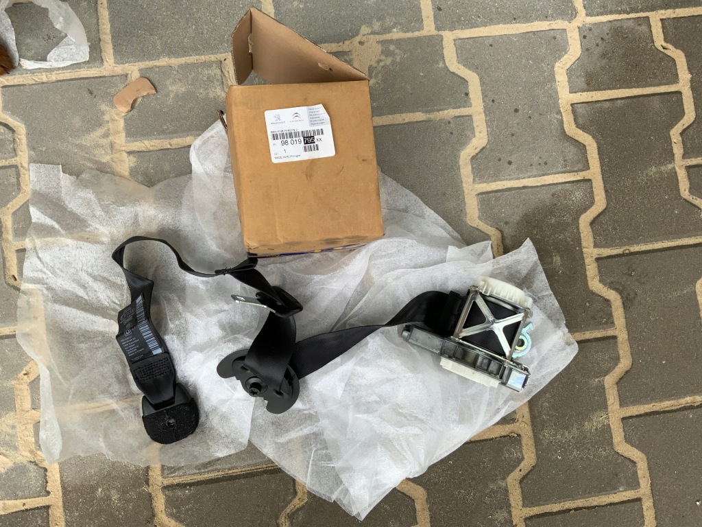 фото №1, Pas безопасности перед правый пассажира peugeot 3008 i 98019795xx