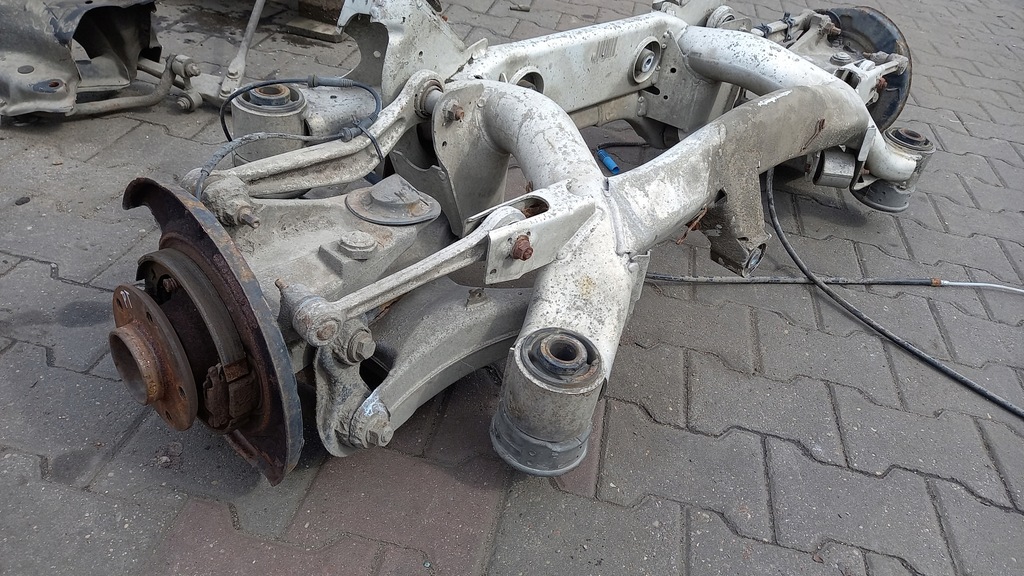 фото №4, Балка підрамник задня bmw e39 kombi 00r