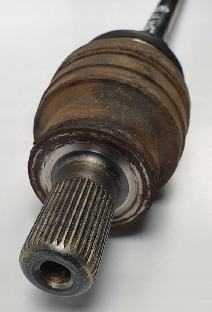 Привідний вал права правий задні awd volvo xc90 2.5 30651528 в Україні