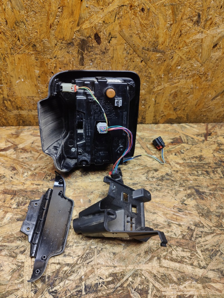 фото №8, Лампа правая задняя задняя jeep wrangler europa