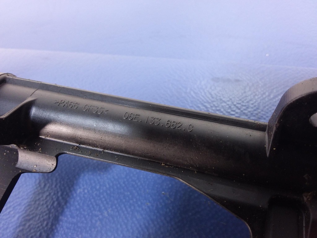 фото №5, Audi a8 d4 3.0 tfsi молдинг впрыскная 06e133682c