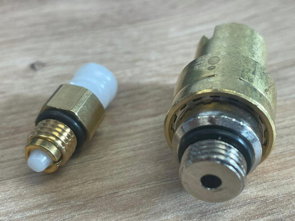 фото №8, Набор клапан соединитель подвеска пневмобаллон amora do bentley mulsanne 3y 2009-