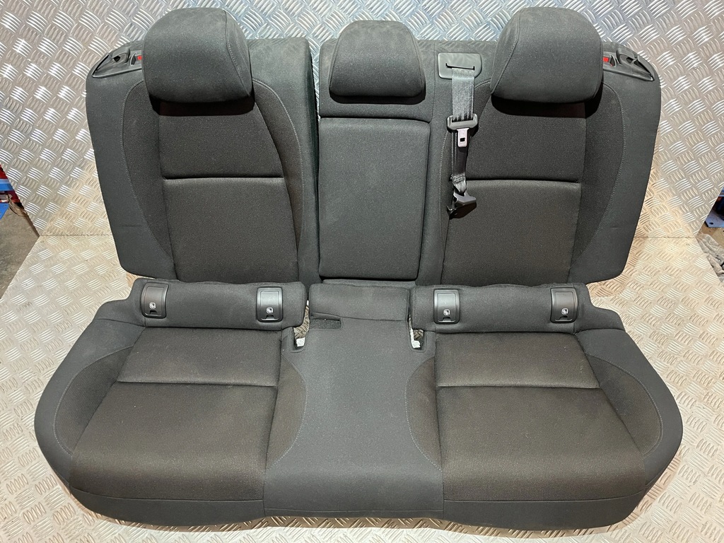 фото №1, Заднее сиденье сиденья задняя mazda 3 bp 19-