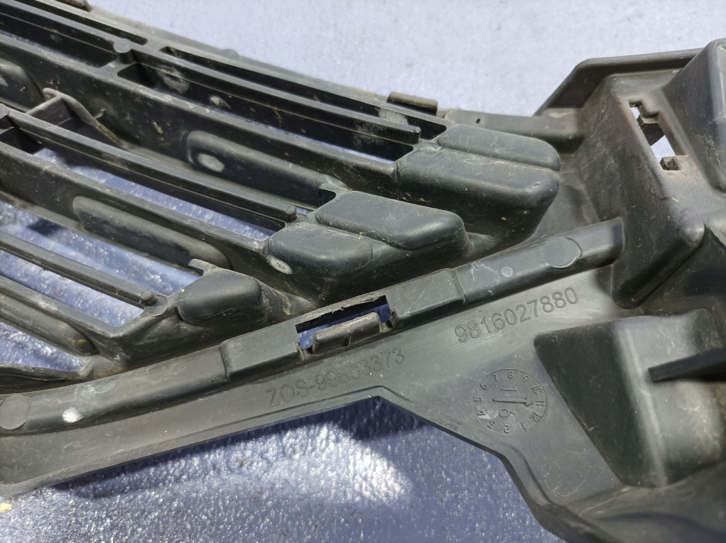 фото №9, Peugeot 301 lift решітка середня бампера перед 9816027880