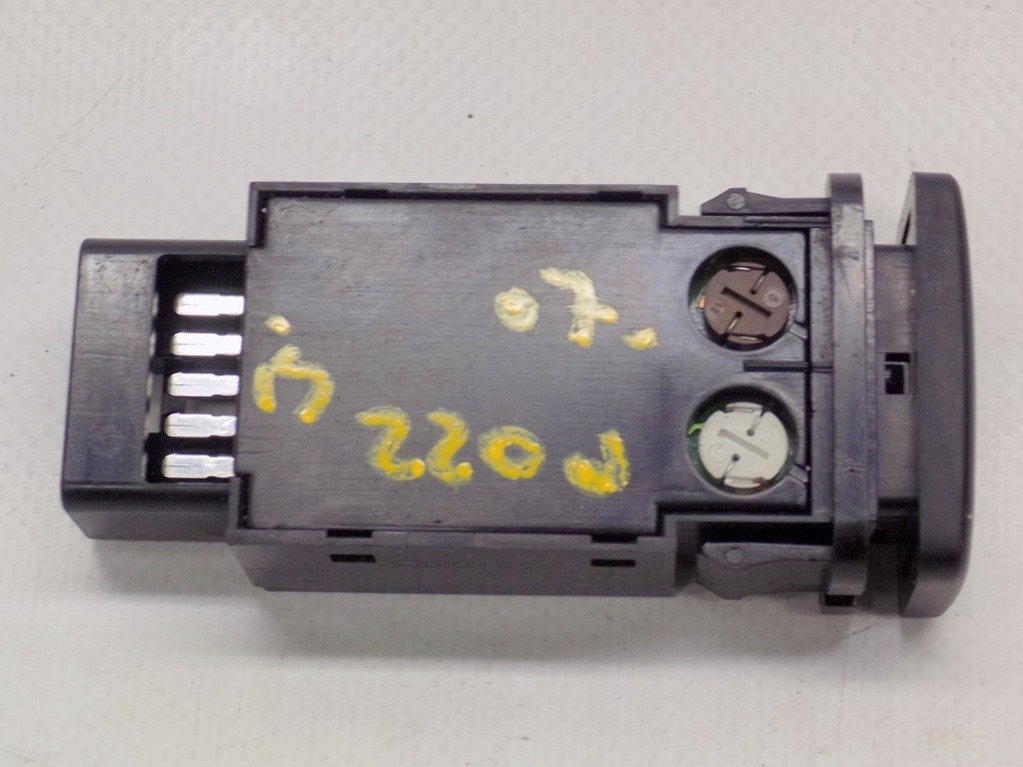 фото №4, Lexus is ii is220d переключатель подогрев стекло