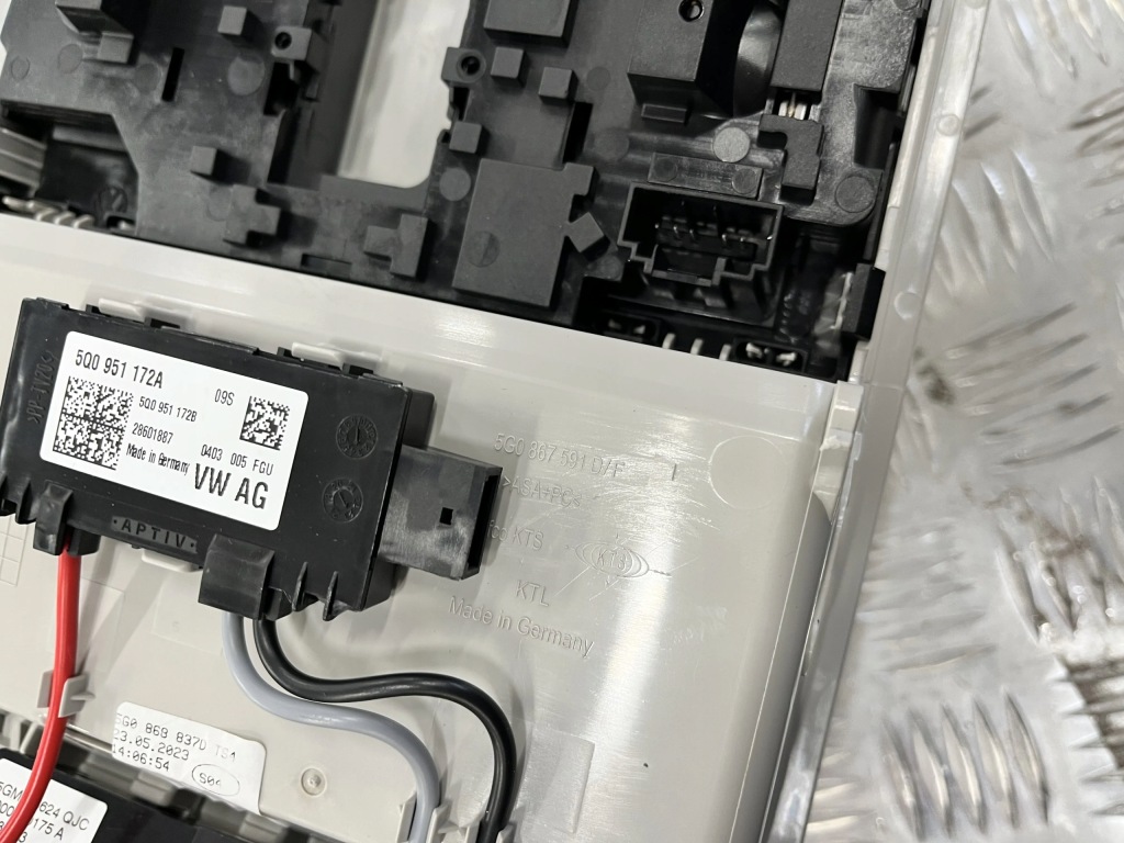 фото №2, Лампа потолочный vw taigo 21- 5g0867591d