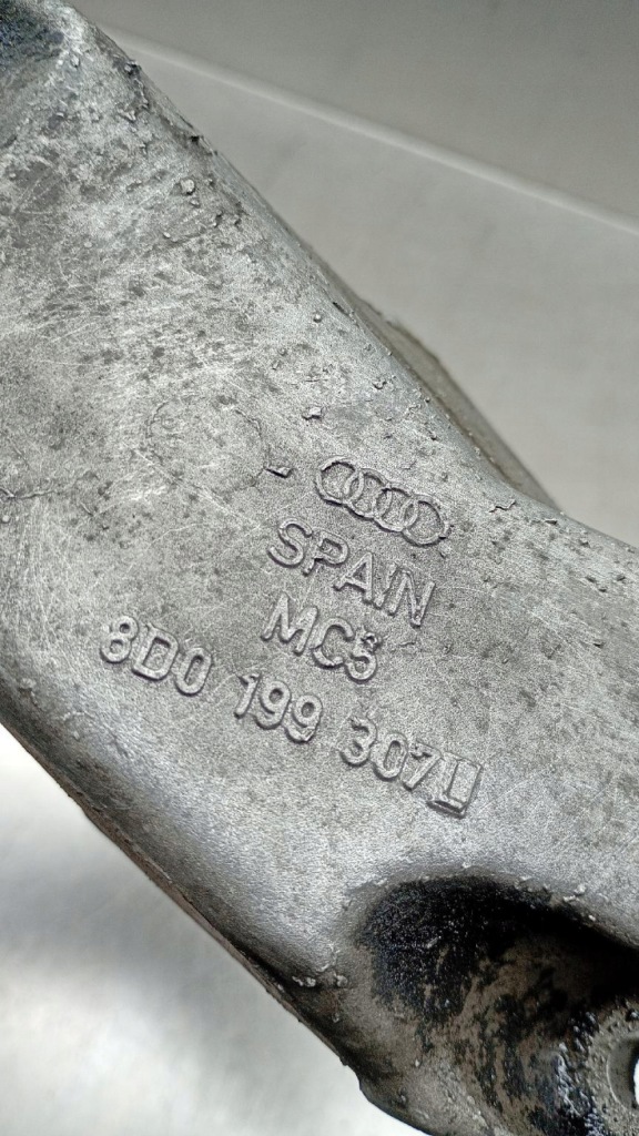 Кронштейн двигуна 8d0199307l audi a4 b5 vw passat b5 Недорого