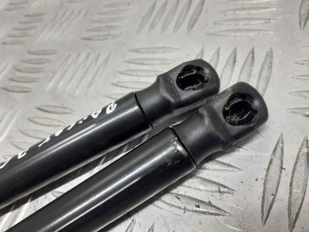 фото №3, Амортизатори кришки задня vw passat b6