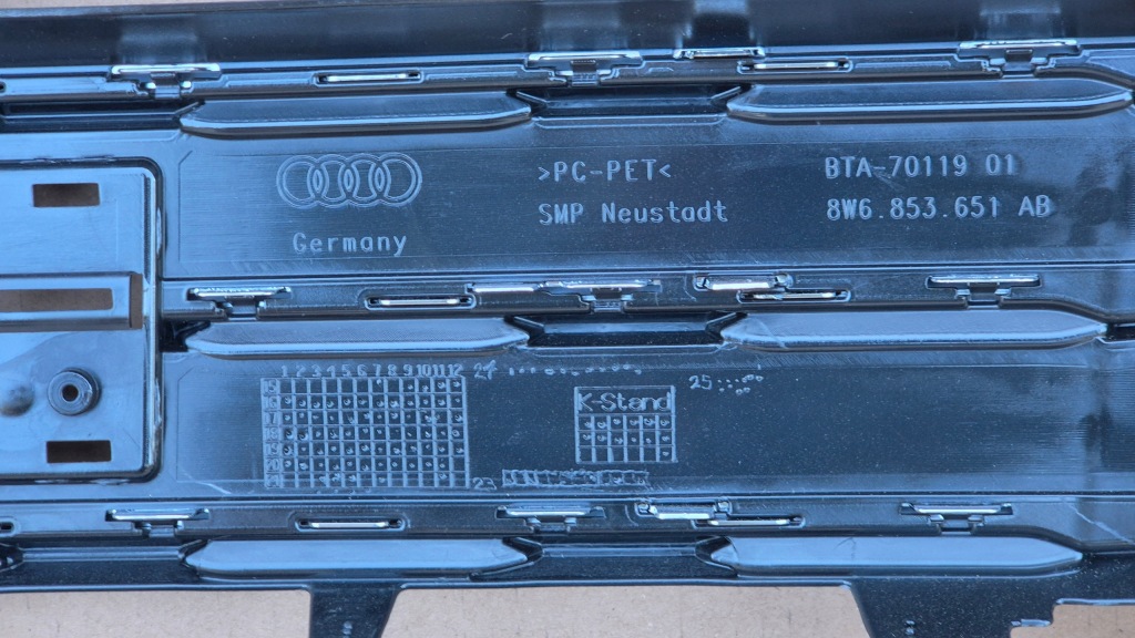 Решітка  радіатора решітка радіатора audi a5 f5 8w6 15-19 хром оригінальний номер 8w6853651ab r оригінал new Недорого