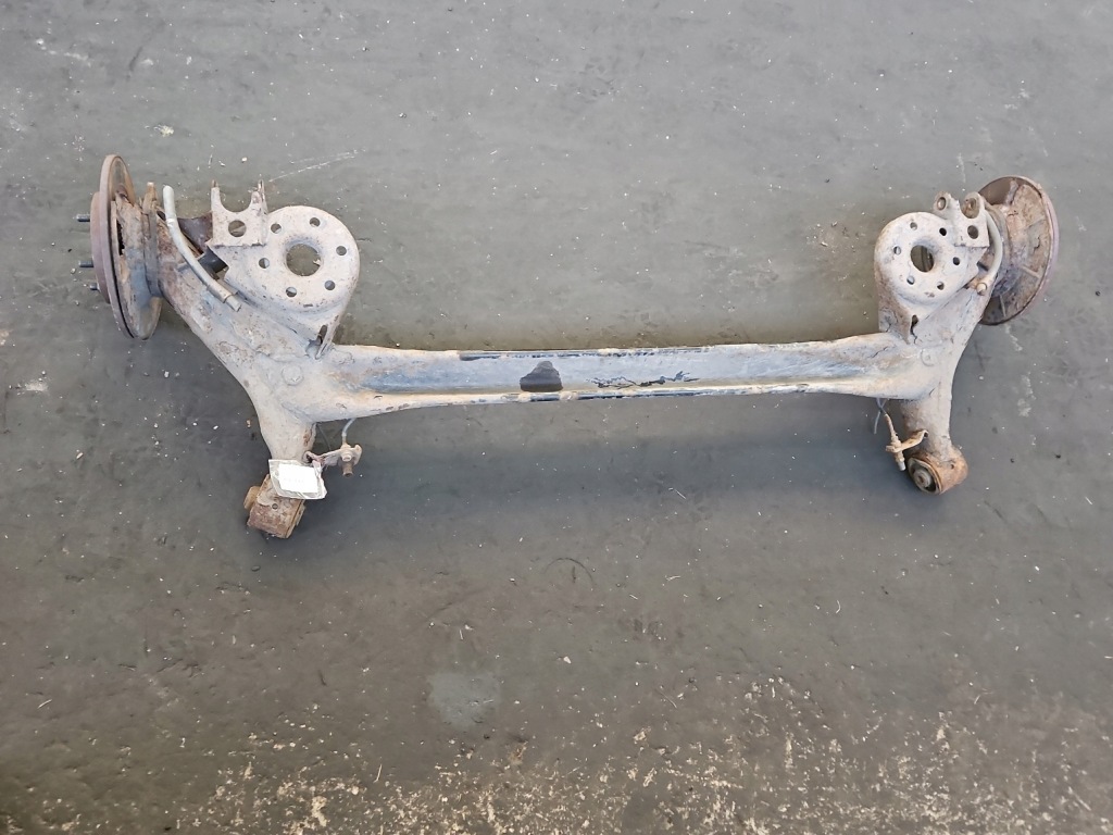 Задня балка oś задній toyota corolla e15 1.4 d4d Недорого