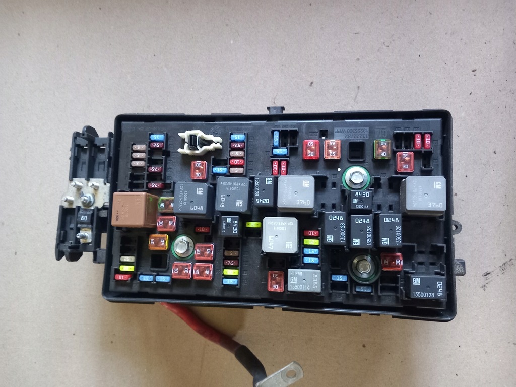 фото №1, Коробка предохранителей opel insignia a 13255300