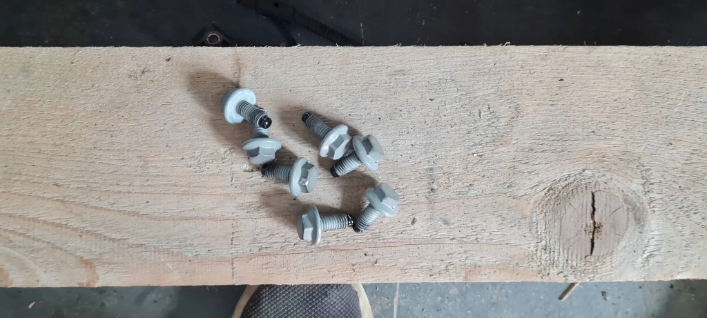 фото №8, A5 8w петля петлі кришки багажника задня coupe ly9b 8w6827301 8w6827302 2x