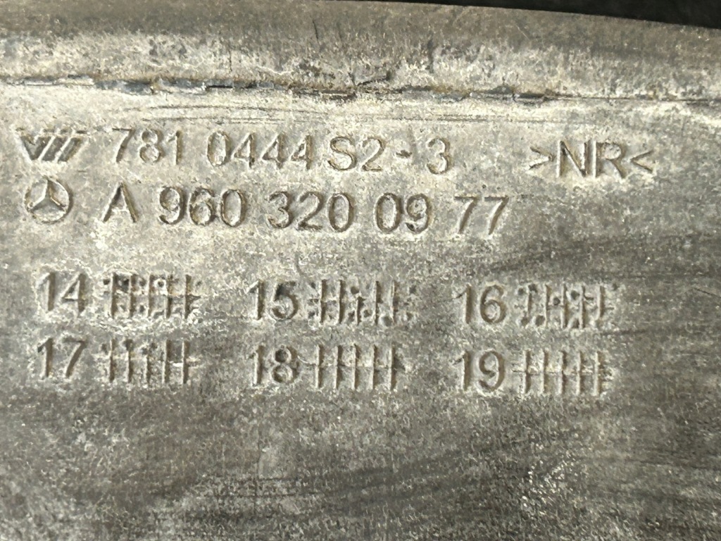 Відбійник ресора mercedes actros mp4 a9603200977 Оригінал