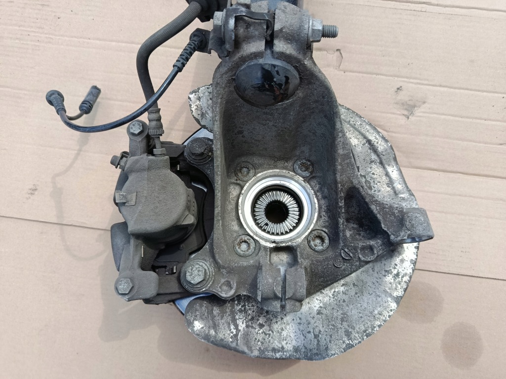 Поворотний кулак ступиця права перед підвіска амортизатор амортизаторна стійка bmw x1 f48 Зі Шроту