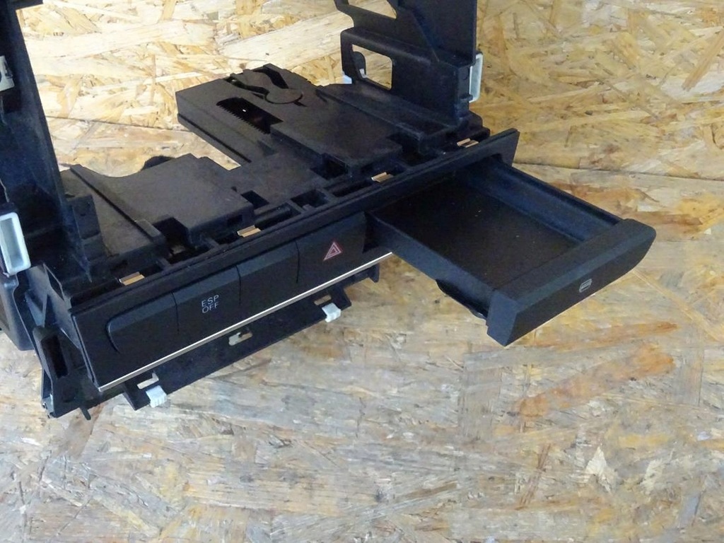 фото №13, Audi a3 8p рамка корзина радио навигации переключатели панель 2 din 8p0858005d