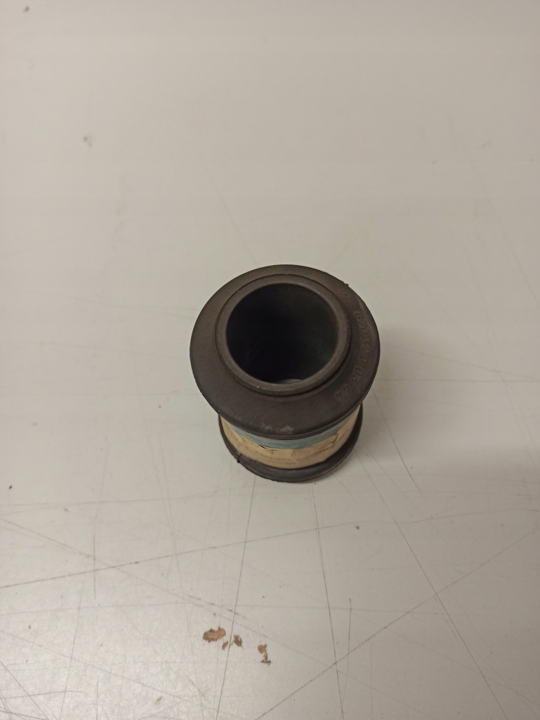 Купити Втулка ресора задній mercedes vario w667 - w670 a6703200344 aso оригінал