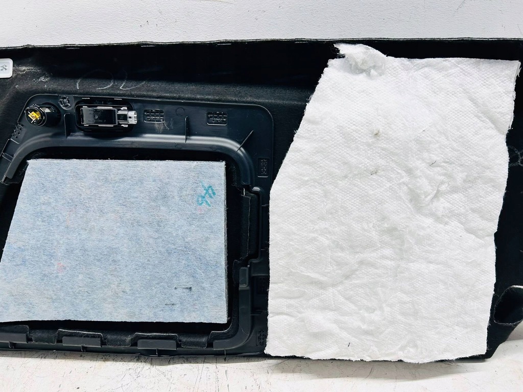 фото №12, Corolla e21 kombi 2.0h обшивка оббивка багажника права правий