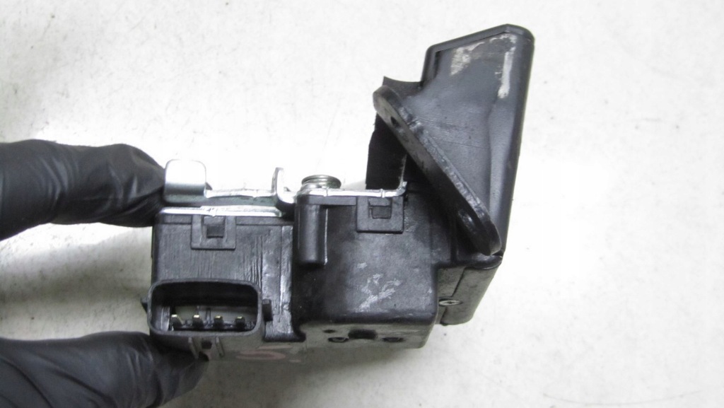 фото №4, Hyundai ix35 замок крышки багажника 10-16