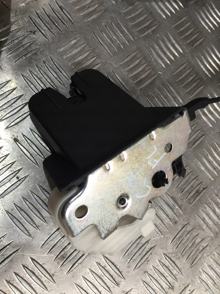 фото №6, Замок доводчик крышки багажника audi q7 4m lift 4m0 4m0827887c 4m0827506d