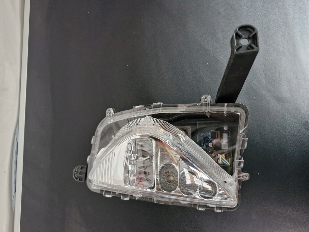 фото №1, Противотуманная фара toyota prius iv xw50 правый led drl