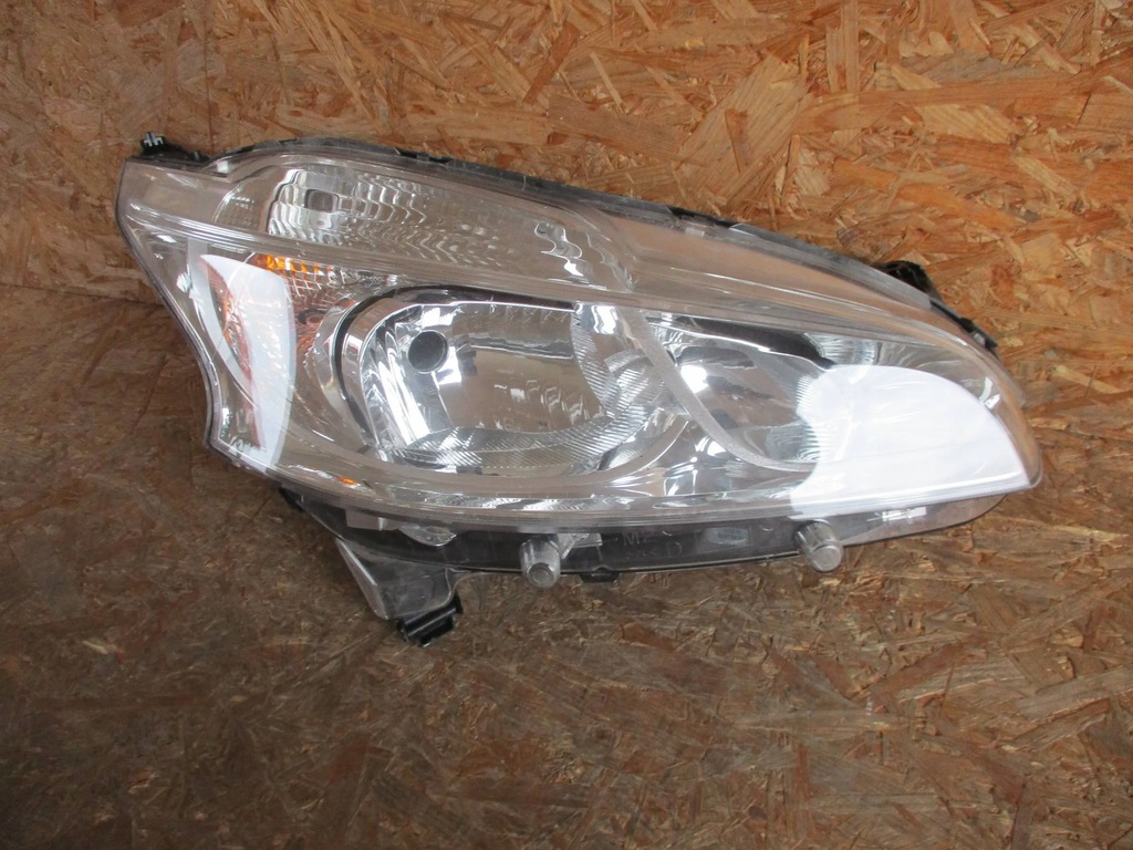 фото №1, Лампа перед передняя peugeot 208 i обычная