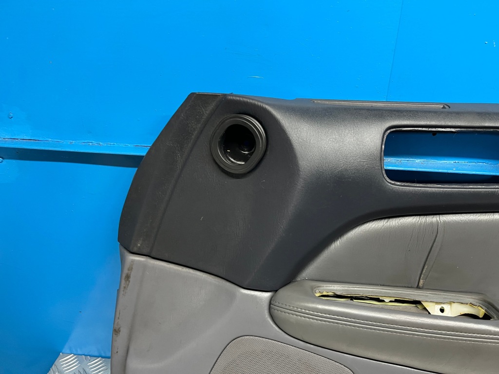 Lexus ls ii ls400 95- оббивка двері правий перед Ціна