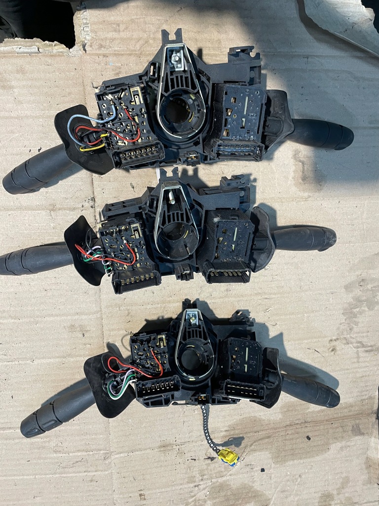 фото №13, Dacia logan / sandero переключатель комбинированный переключатели подрулевой переключатель 8200792584