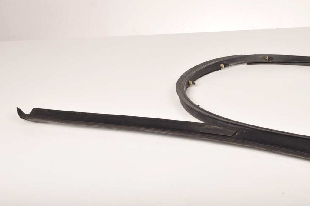 фото №7, Porsche 911 996 прокладка дверь левый перед 99653708507