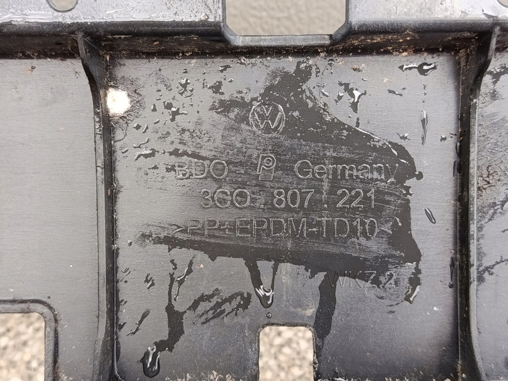 фото №9, Vw passat b6 3c0807221 бампер перед оригинал омыватель