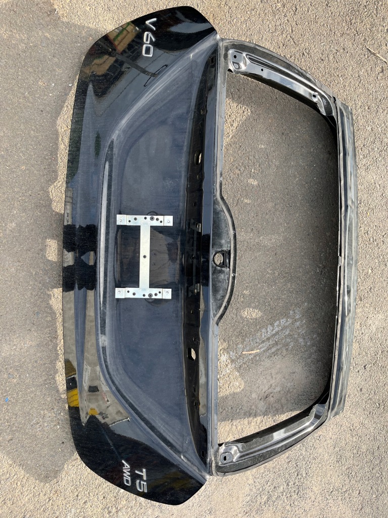 фото №1, Крышка багажника задняя задняя czarna 019 volvo s60 2010-2018