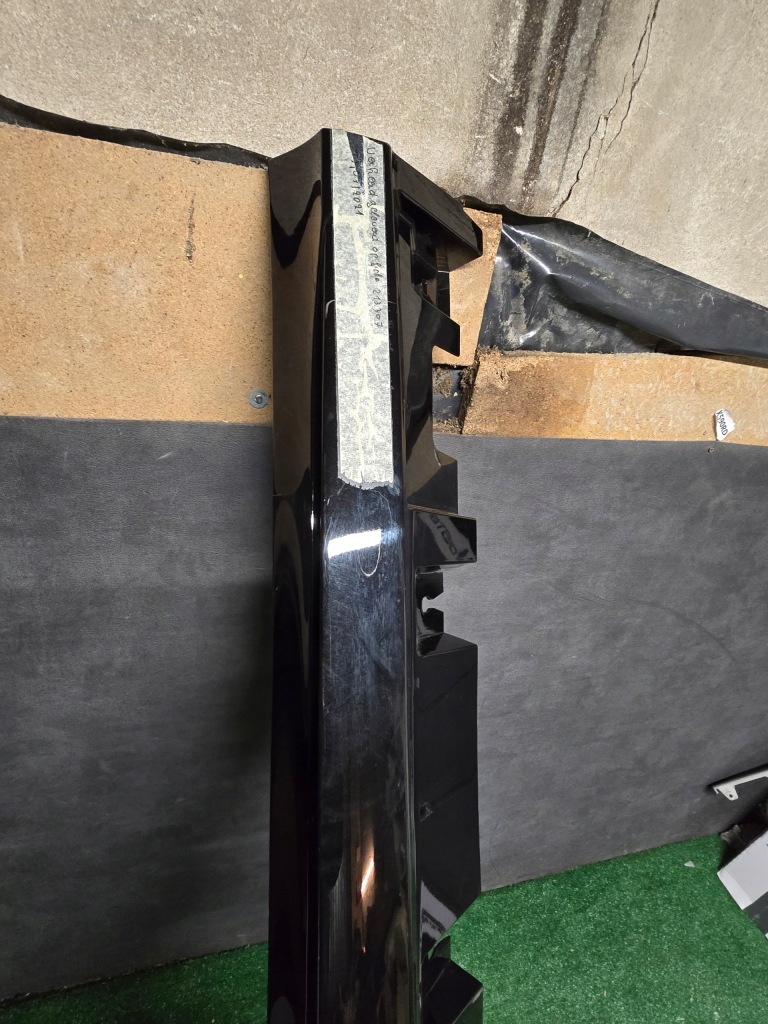 Молдинг порог правый  mercedes gle w167 amg в Украине