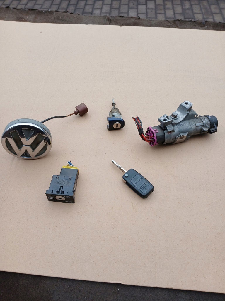 фото №1, Замок зажигания вкладыши ключ оригинал vw polo 9n sedan