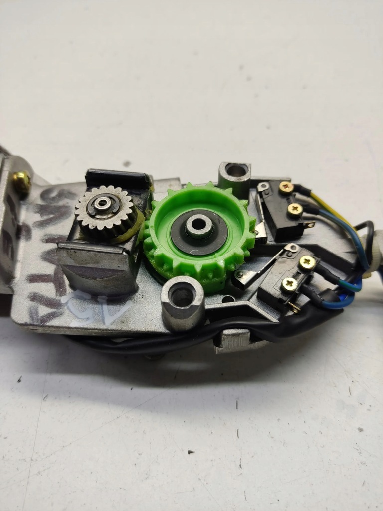 фото №6, Hyundai santa fe 2005 моторчик люк kh0434000