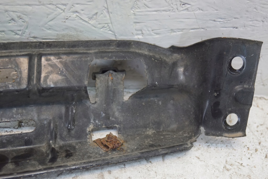 Направляющая бампера задний  porsche boxster 986 Недорого