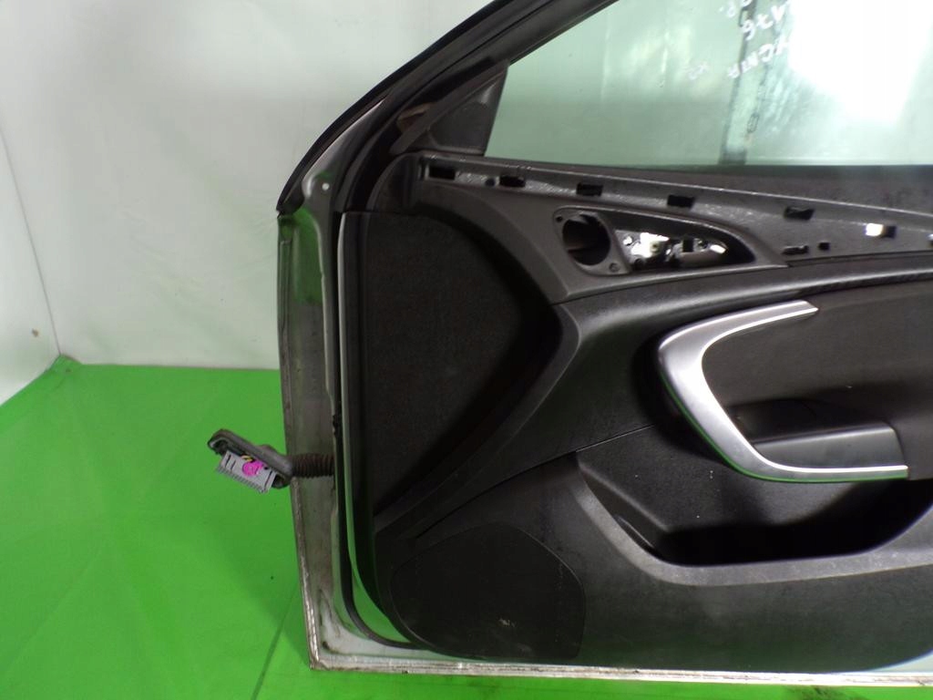 Купити Opel insignia a праве передні двері z176