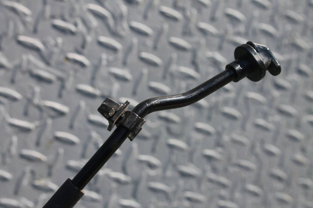 Опора проволока капот клипса mazda cx-30 19- Оригинал