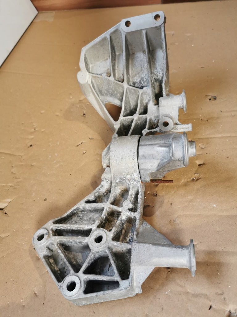 Кронштейн генератора mercedes w168 кронштейн кронштейн Ціна