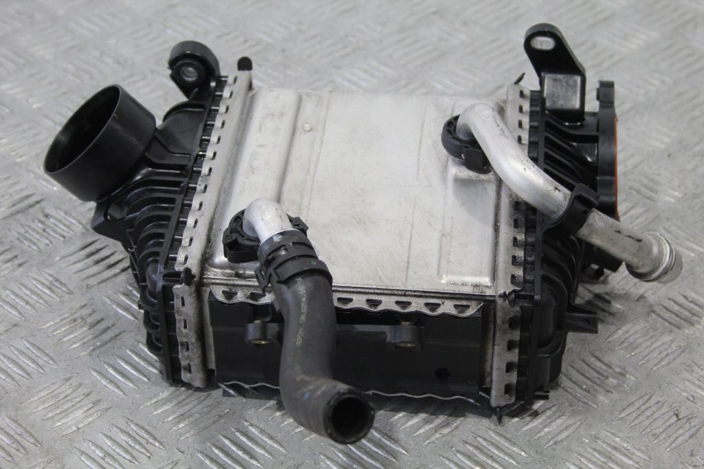 фото №1, Радиатор интеркулер e-klasa w213 a6540101004