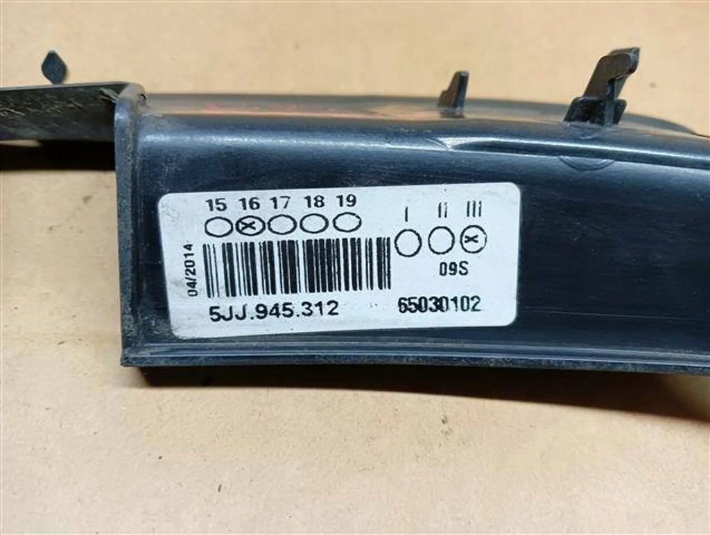 фото №3, Skoda rapid накладка захист лампи правий задня 5jj945312