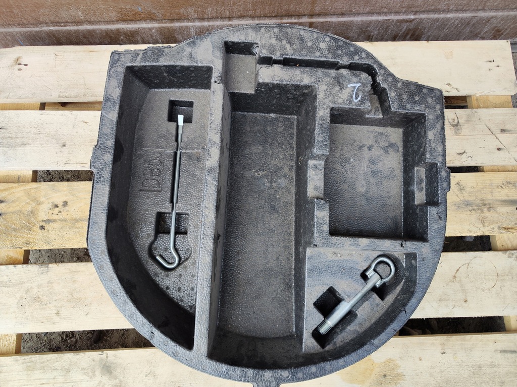 фото №1, Пенополистирол багажника mazda 2 dj 2017