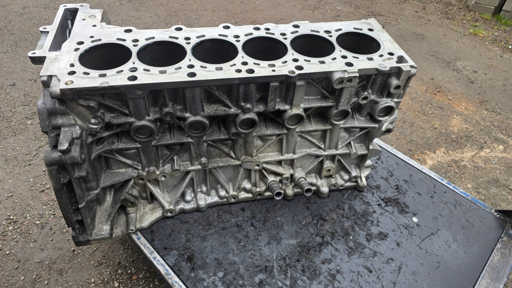 Bmw блок двигателя 8506555 f10 f01 e70 e71 - m50d n57d30c 381km номинал Недорого
