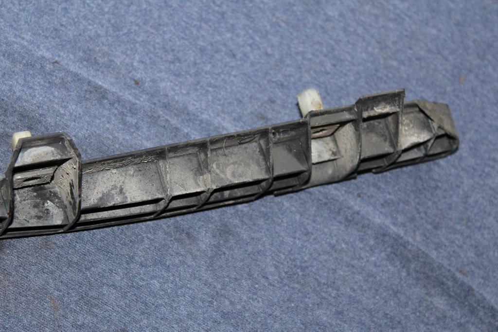 фото №14, Напрямна бампера правий lub лівий задня corolla e12 kombi